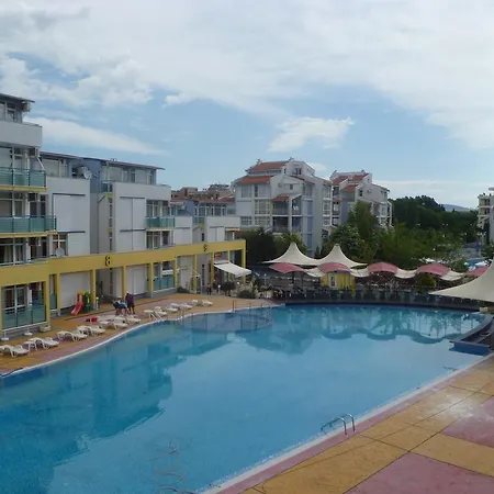 Elit 3 Apartcomplex 써니비치